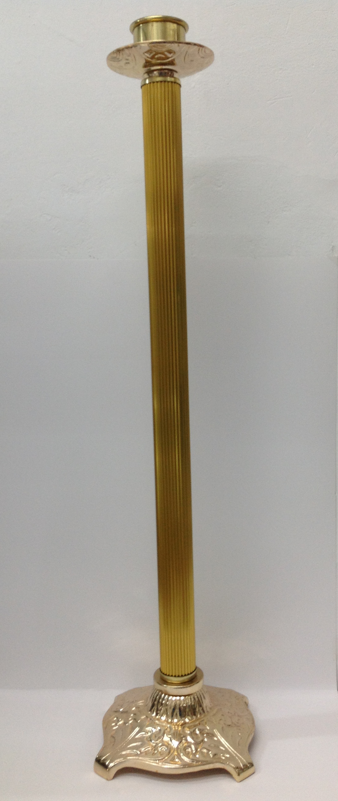 CANDELERO DE LATÓN DE 1.10MT.

preguntar por existencias.