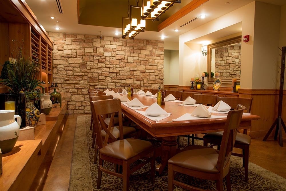 https://0201.nccdn.net/4_2/000/000/001/8f9/RomanticDiningRoomDesign-min-1000x667.jpg