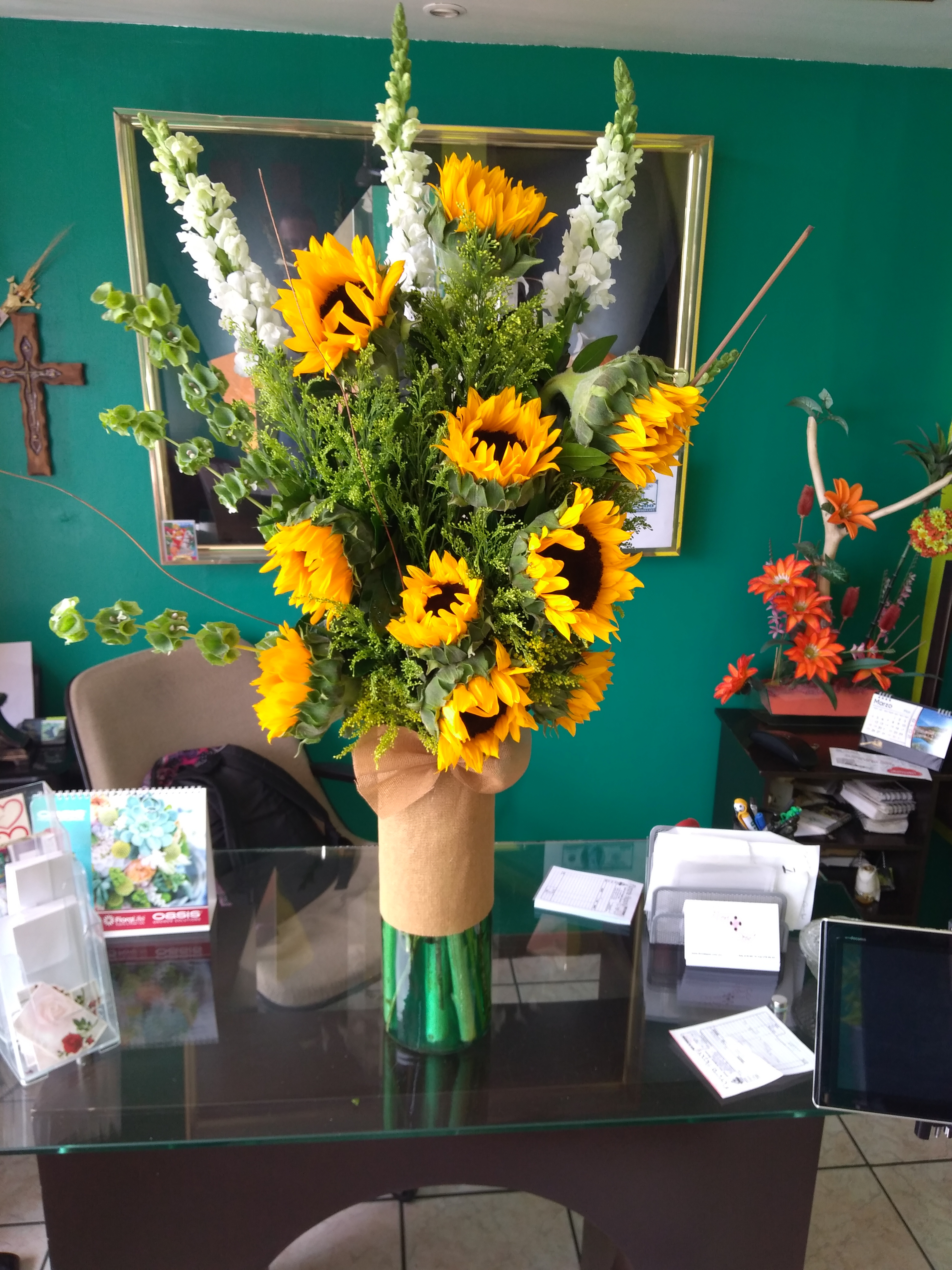 Arreglo de Girasol G10 en vase de cilindro.
$700