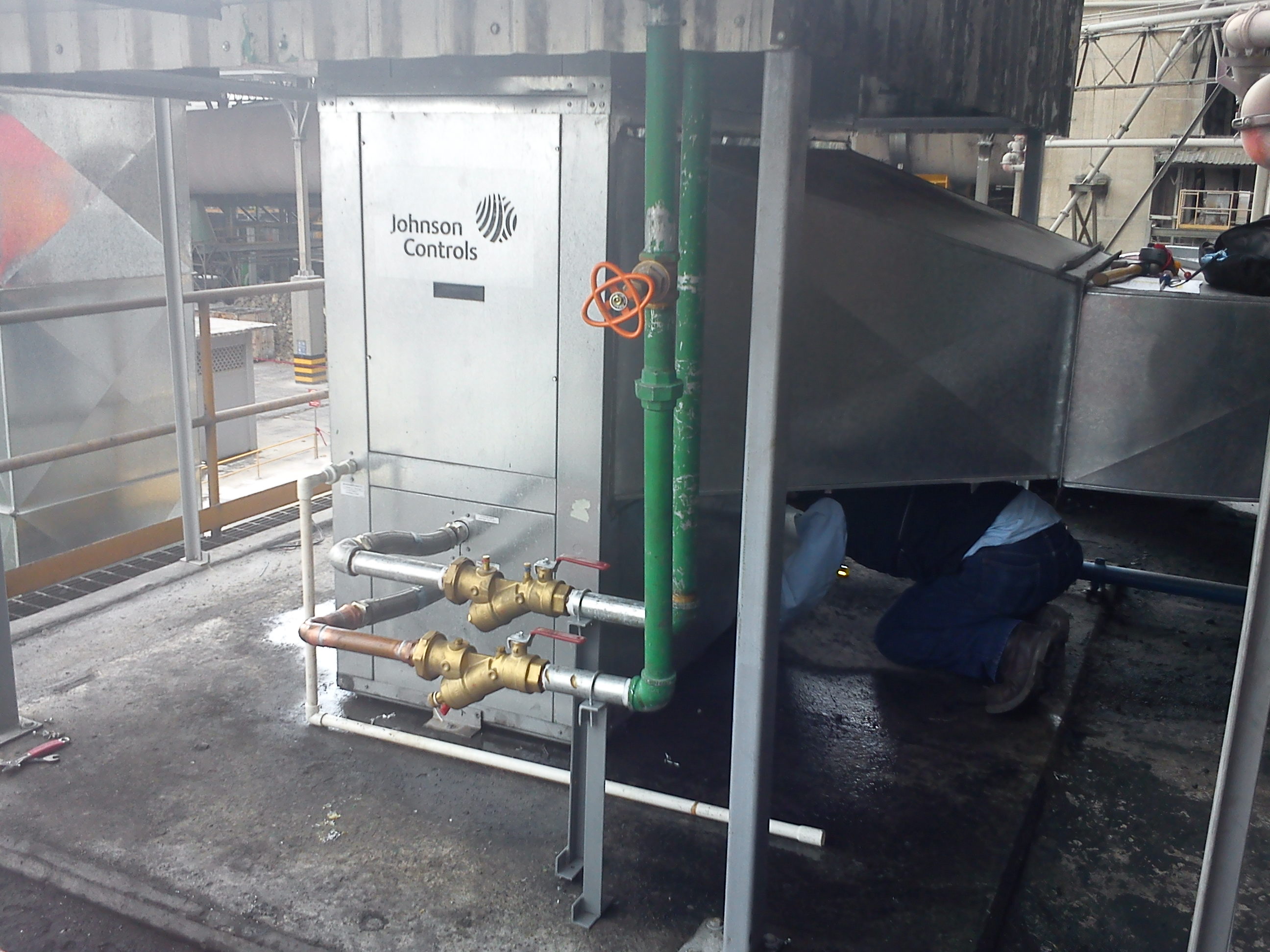 Instalación de Unidad Autocontenida Enfriada por Agua