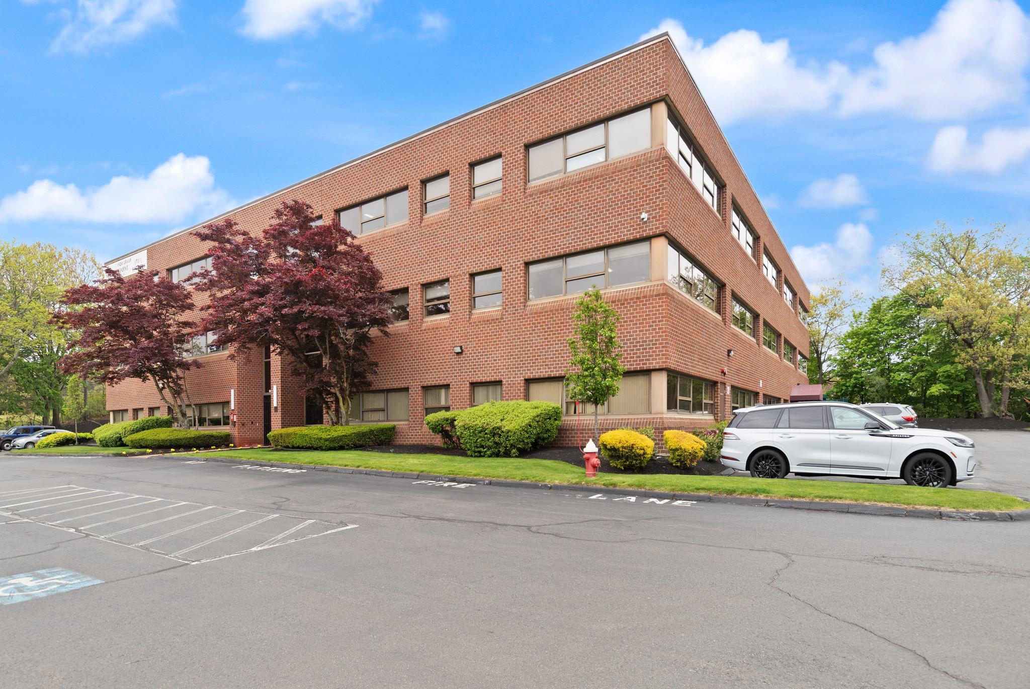 https://0201.nccdn.net/4_2/000/000/008/486/005-010-exterior-front4-2048x1536.jpg