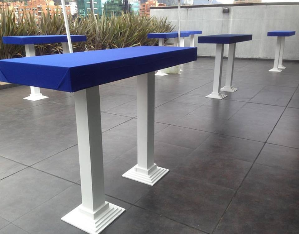 Mesa Alta Coctelera
Tapizada Azul
$ 70.000