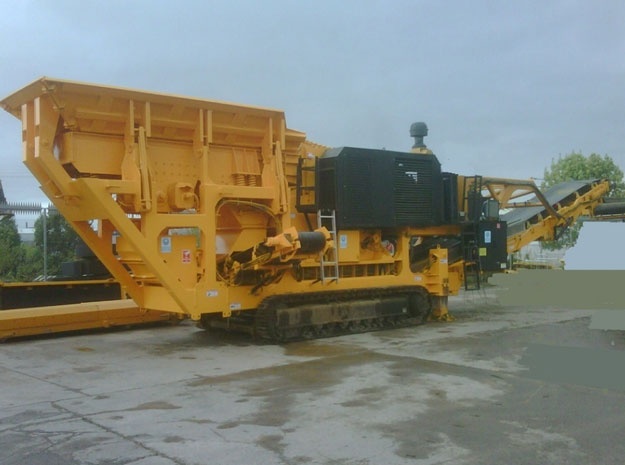 ARVI - TRITURADORA DE QUIJADAS TESAB MOD. 10570, CON ALIMENTADOR VIBRATORIO, CRIBA SCALPER PARA DESPOLVE LATERAL.- Usada-reconstruida.