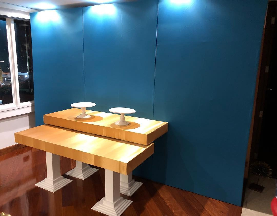 Meson Doble Dorado
medidas
1.50mX55cm
$ 120.000