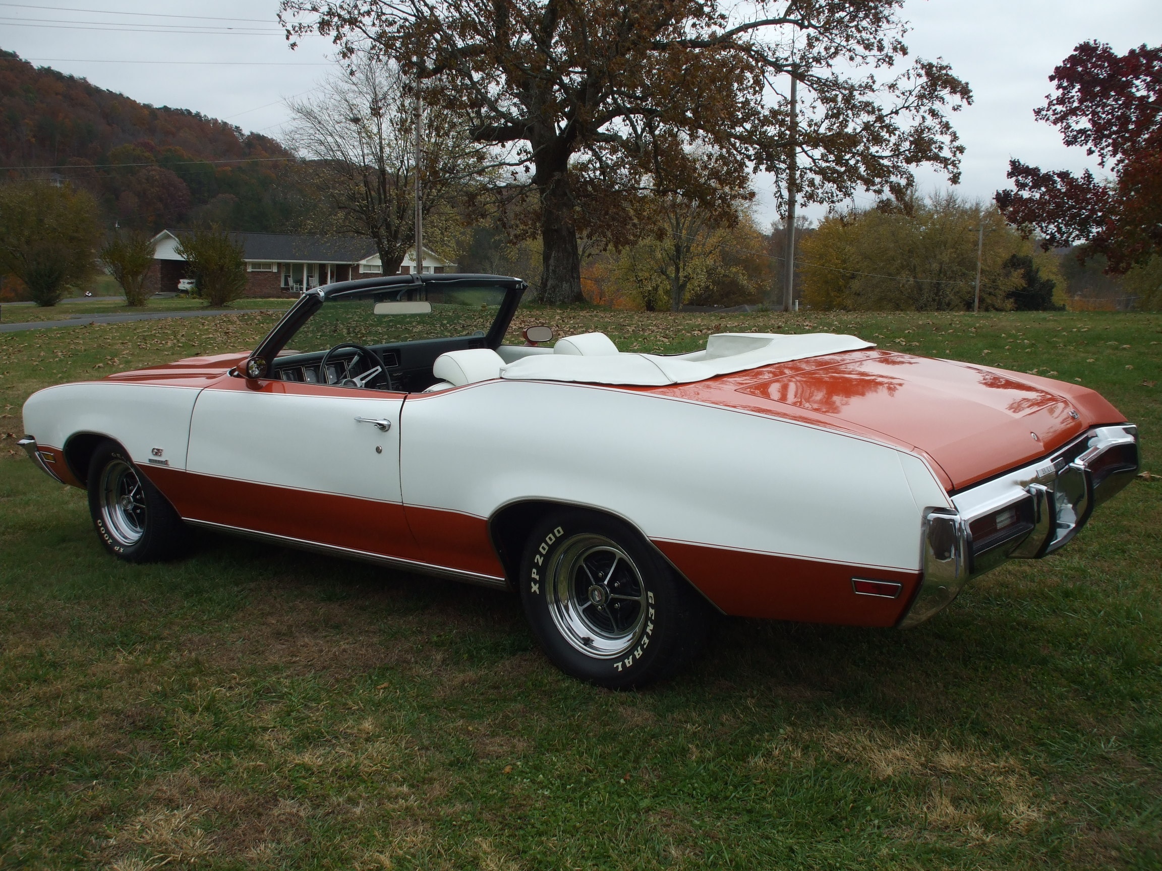 https://0201.nccdn.net/4_2/000/000/008/486/1972BuickGsStage1Orange-088-2304x1728.jpg