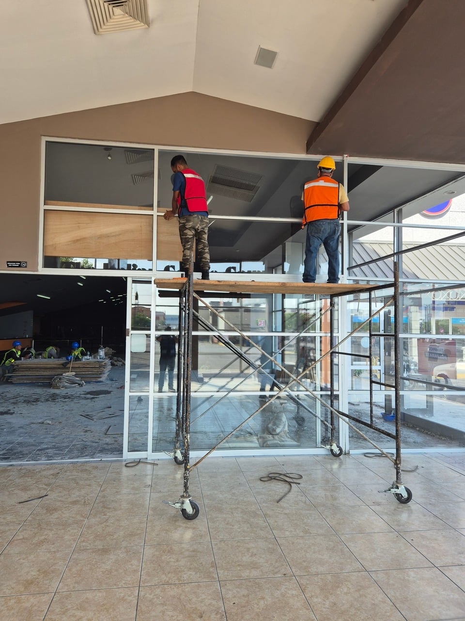 Canceleria de Aluminio y cristal