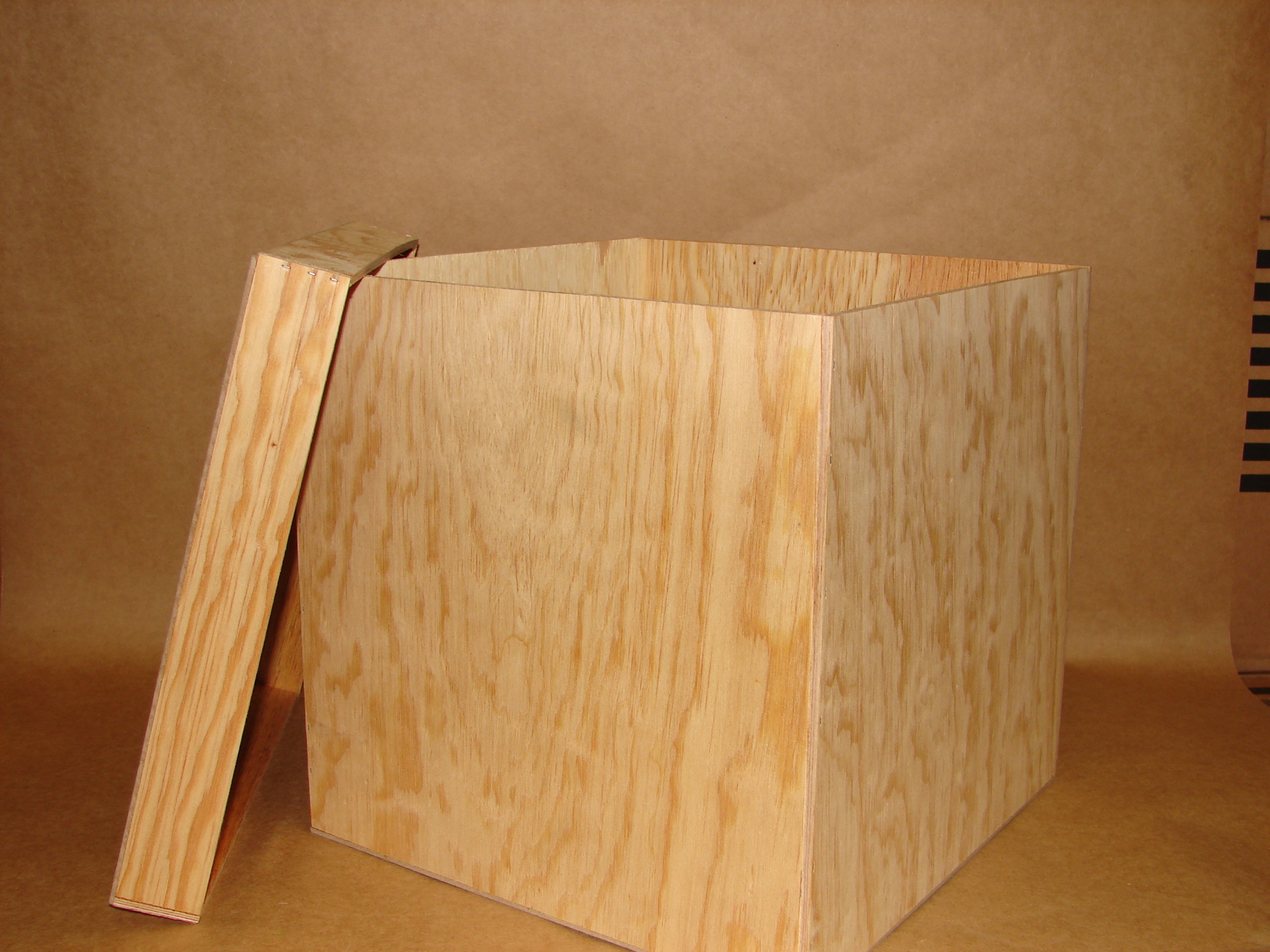 Cubo con tapa. diferentes tamaños disponibles Codigo 480