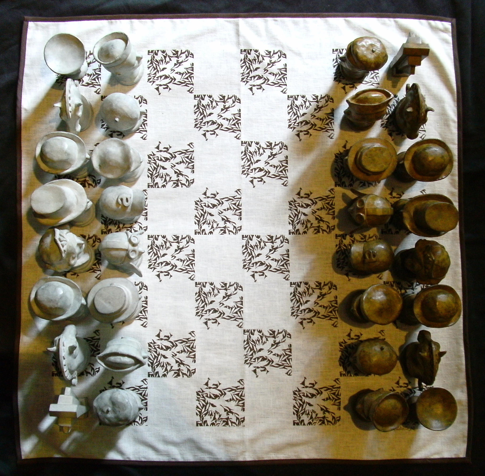 https://0201.nccdn.net/4_2/000/000/008/486/Zardoni_Alvaro_Chess_Set_03-2048x2008.jpg