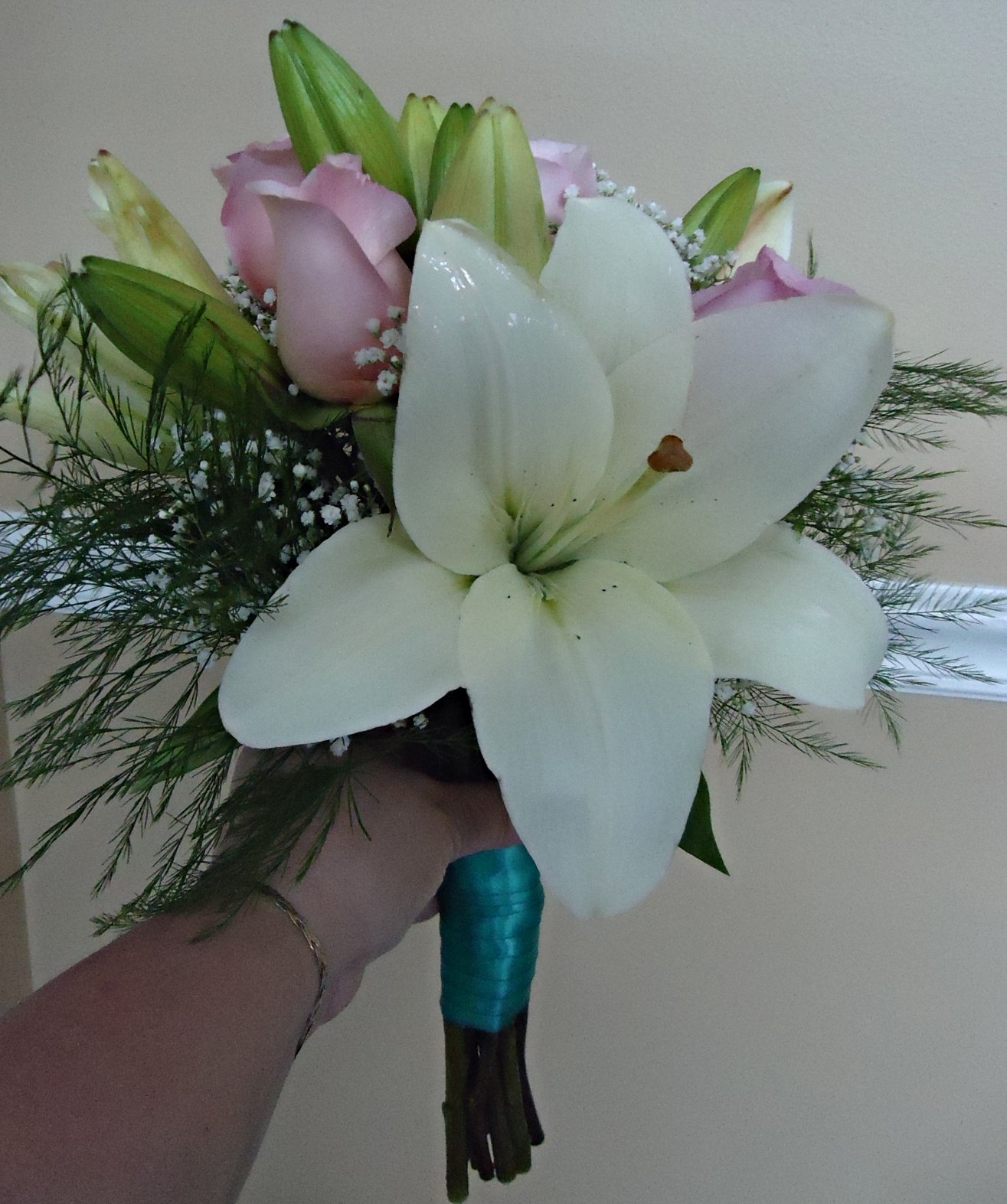 &quot;FRESH&quot;  Handtied
(White &amp; Pink)
     $150.00