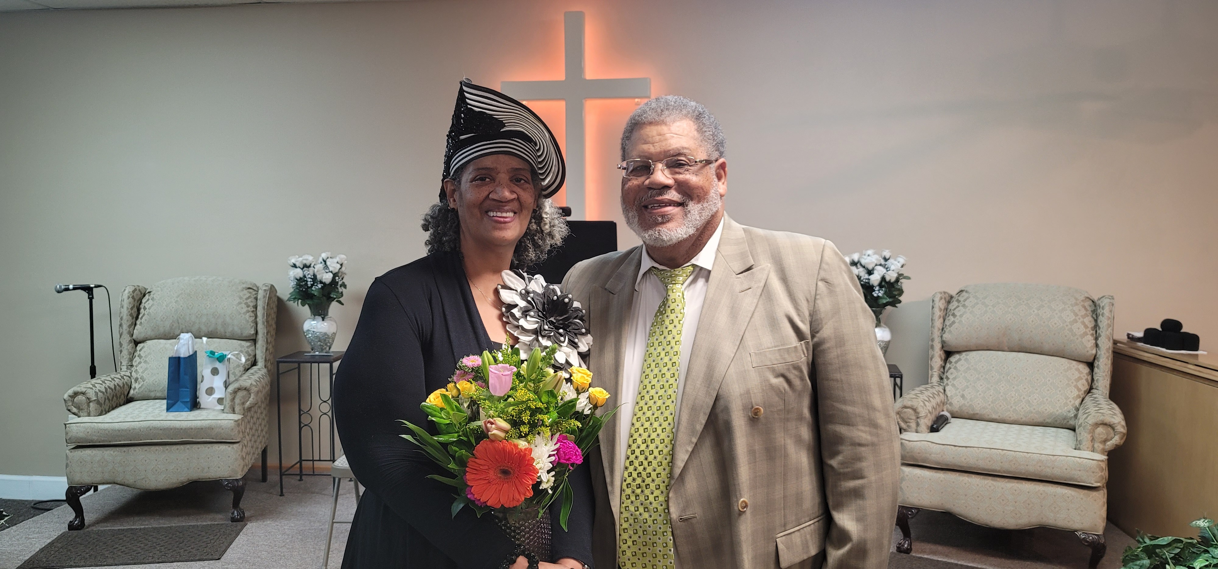 https://0201.nccdn.net/4_2/000/000/008/486/bishop-1stlady.jpg