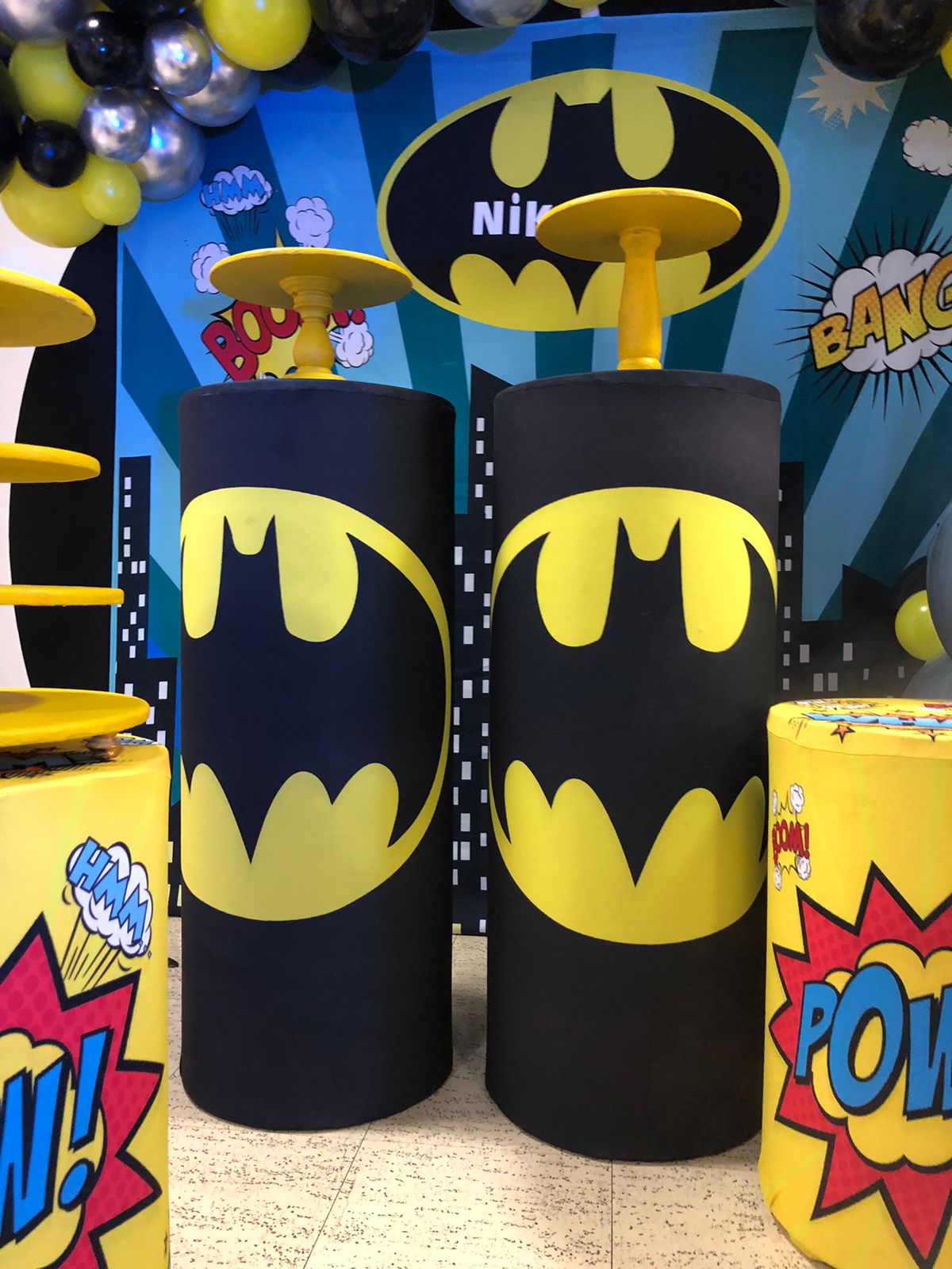 Cilindro Temático de Batman
Mediana 40, 5D X 1,02 M Altura
$60.000
Precio Unitario