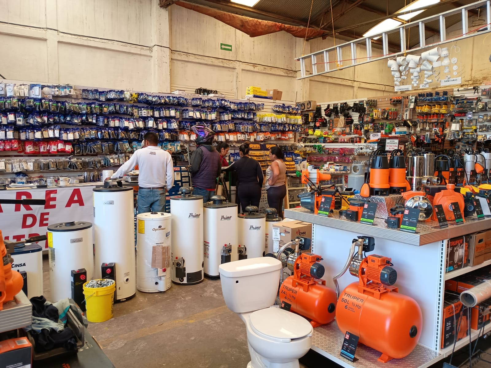 monedas redondas de plata y oro