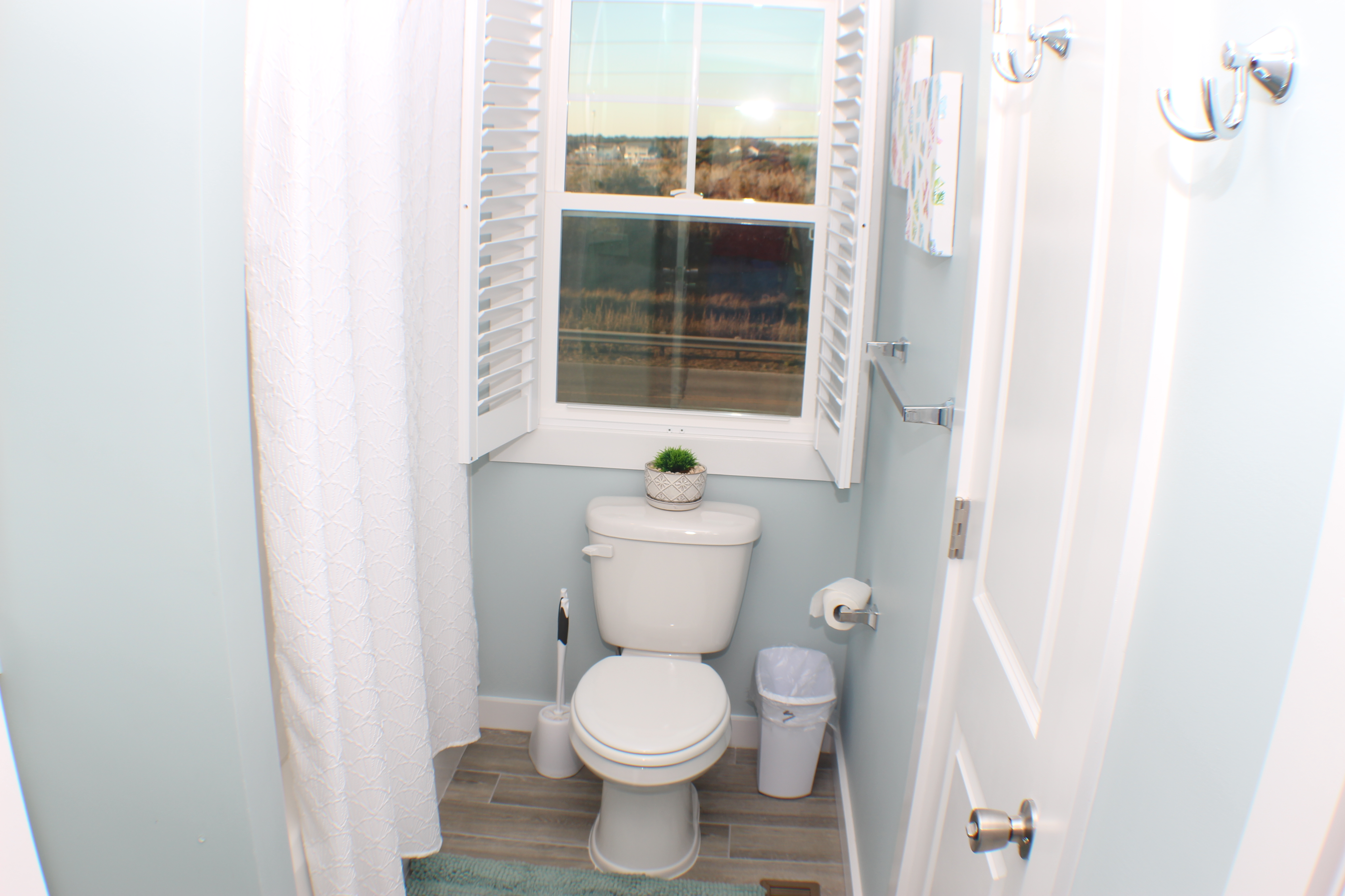 South Bathroom servicing the Green Bedroom