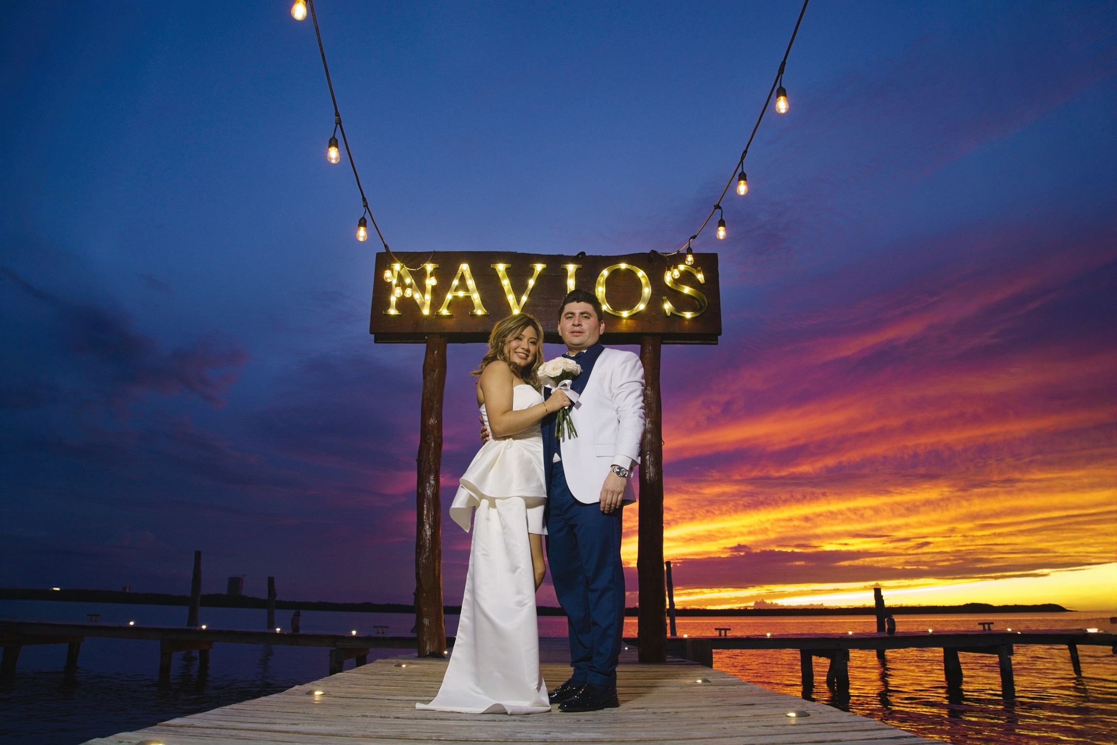 https://0201.nccdn.net/4_2/000/000/008/486/luxartifices-wedding-navios-cancun-bride-and-groom-sunset059.jpg
