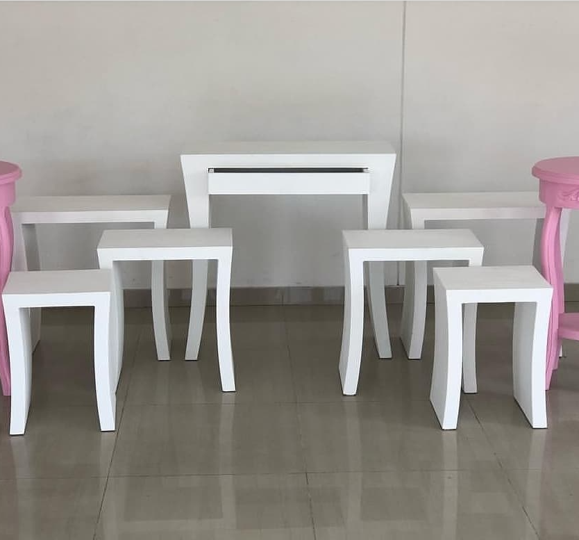 * Kit 7Mesas Pata Ola Blancas
300.000
mesa principal 80 alto
80 ancho
29 profundidad
por unidad 50.000