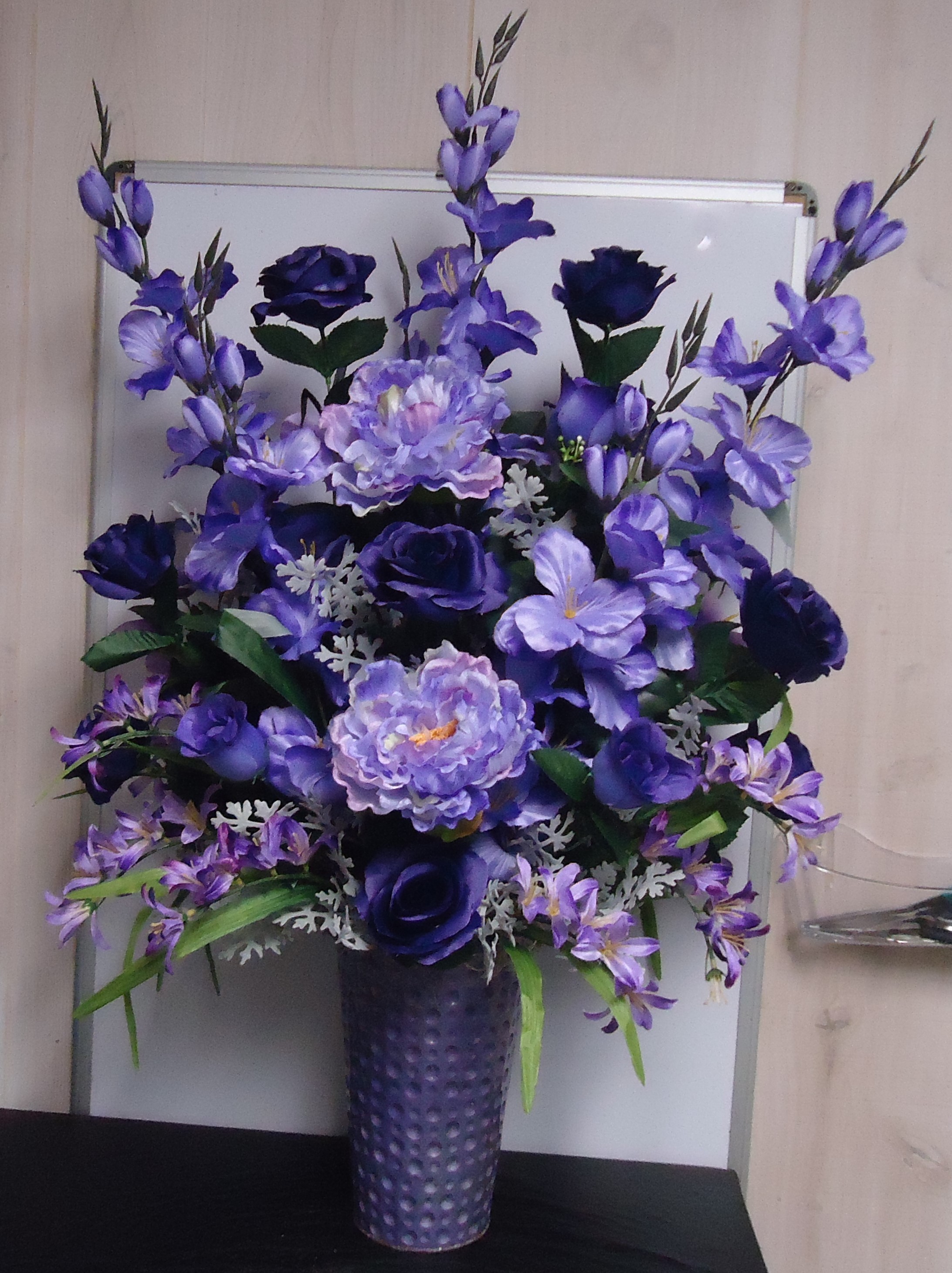 (8) "Silk" Vase Arrangement
(Purple & Lavender Mix)
$100.00