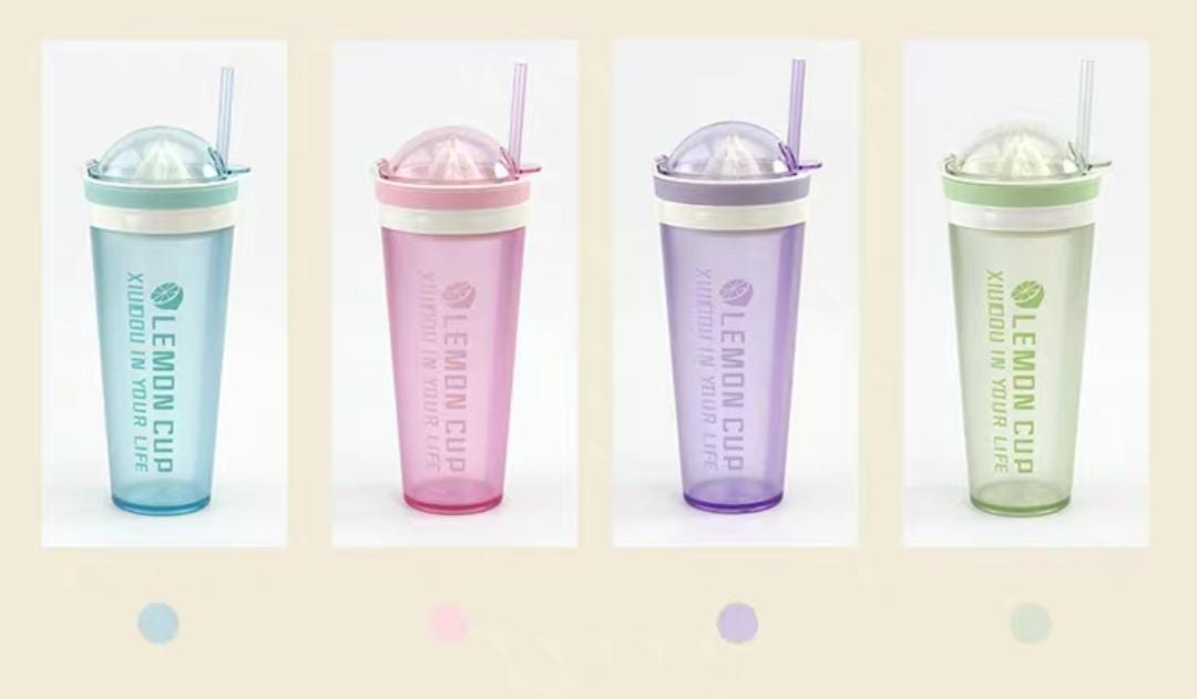 252AD
VASO CON EXPRIMIDOR DE NARANJA
CAPACIDAD DE 600 ml