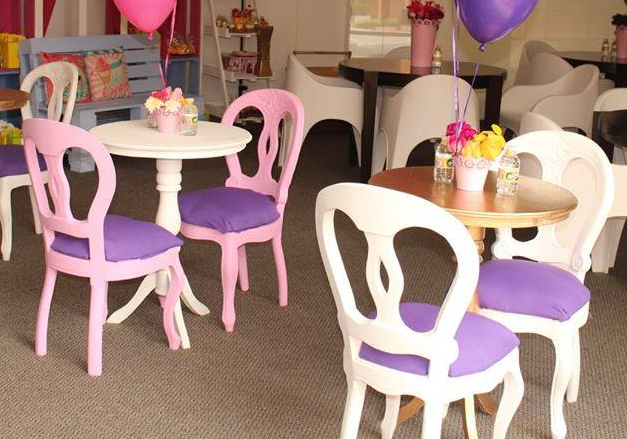 Sillas Venecia para niños
Alquiler +cojin color
$ 10.000