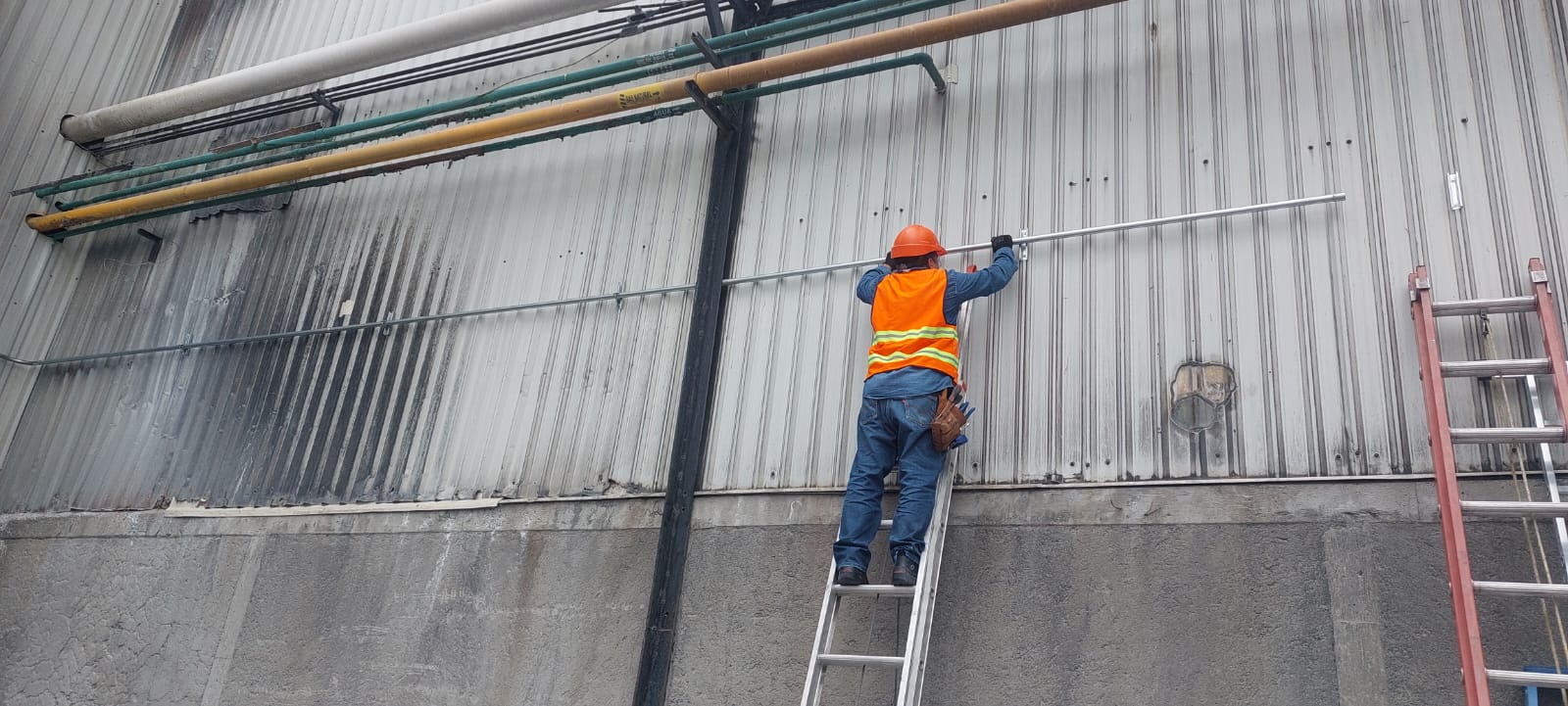 Instalación sistema de descargas atmosféricas