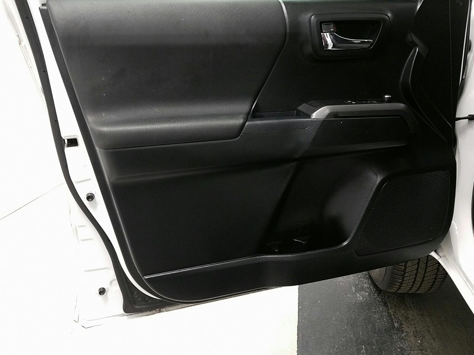 DRIVERDOORPANEL
