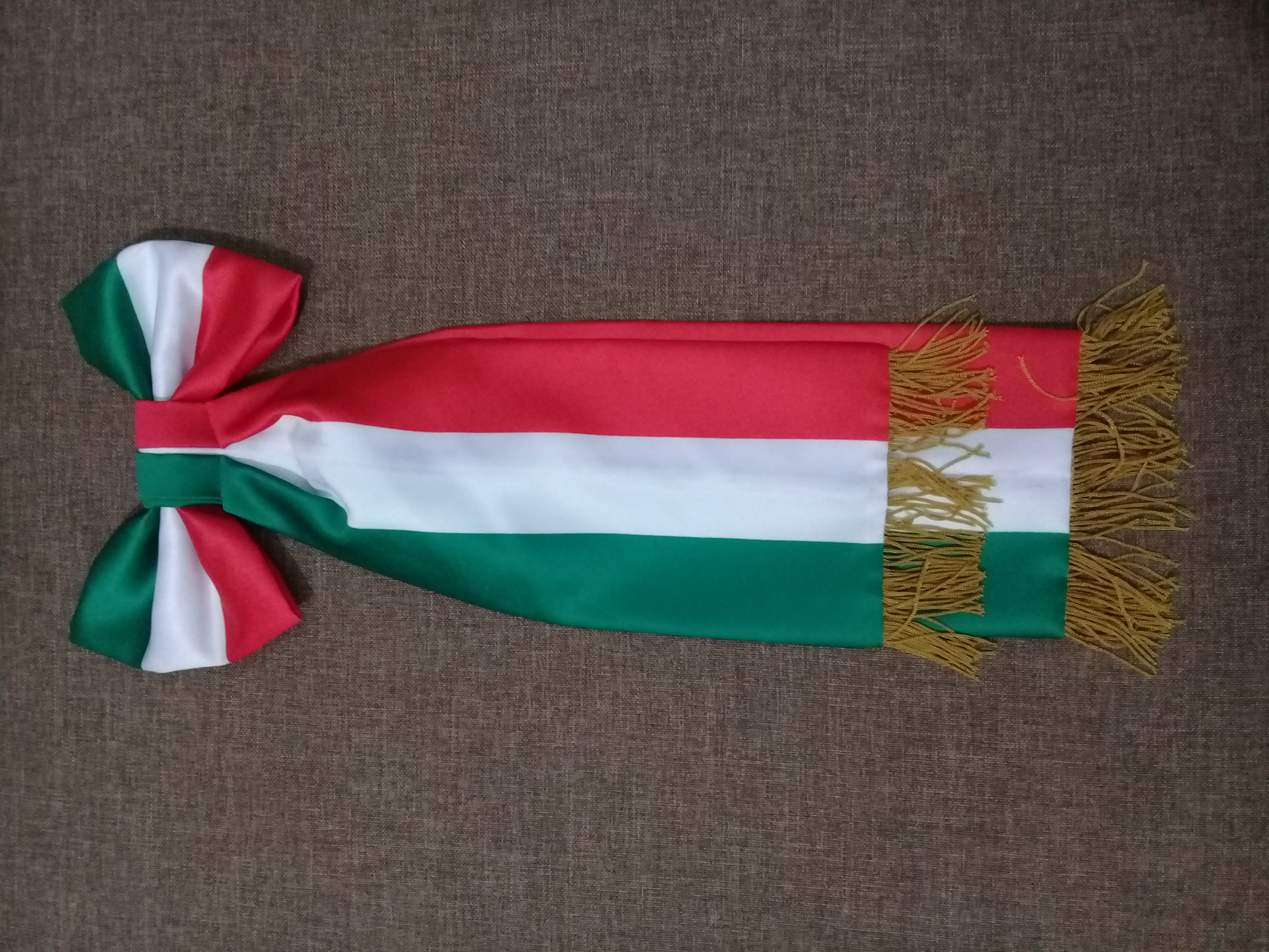 Mo&#xF1;o tricolor para bandera