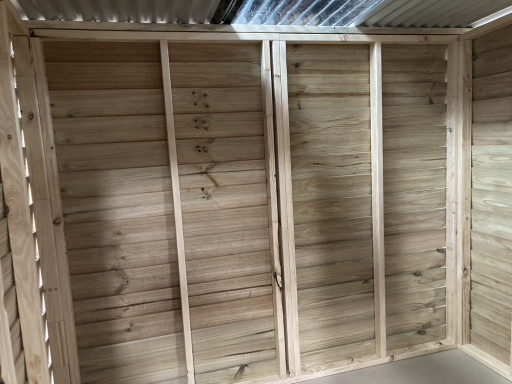 Note the visible frame; Easy to attach shelves!
