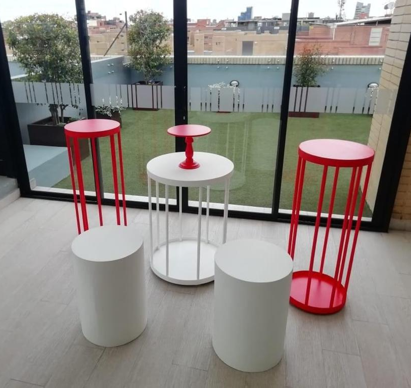 Kit 5 Mesas Cilindro Hueca
Principal 80CM
Alto 60x60cm
Mesa Cilindro Hueca
Alto 1.02M
40x40cm
Mesa Cilindro Hueca
Pequeña
Alto 60cm
40X40
$2000.000 Alquiler