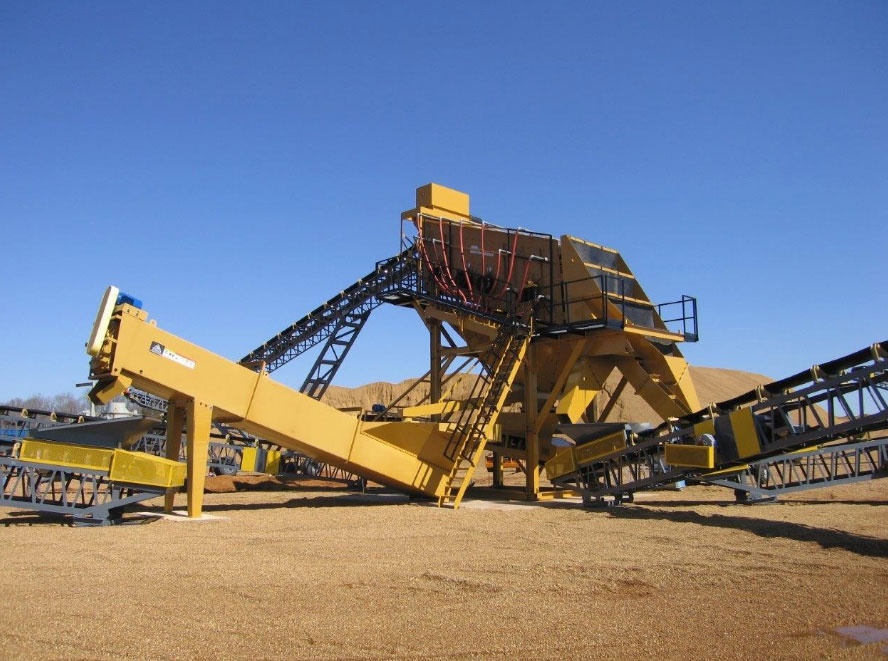 ARVI - GUSANO LAVADOR DE ARENA TRABAJANDO CON CRIBA QUE TIENE SISTEMA DE LAVADO EN CADA PISO