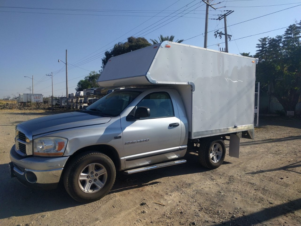 camper volado chasis