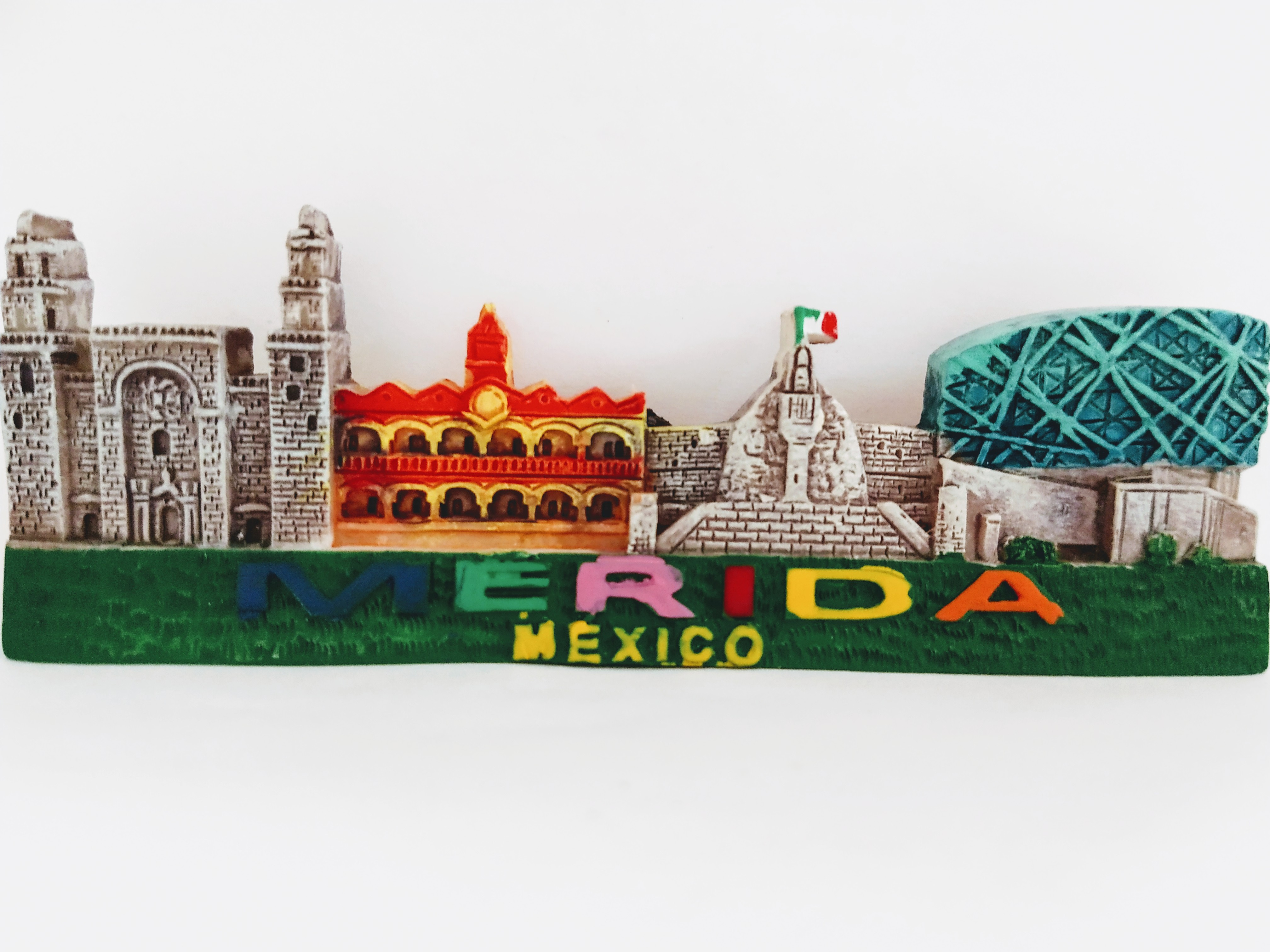 IMÁN DE RESINA MÉRIDA
 PINTADO A MANO
10cm Ancho
3cm Alto