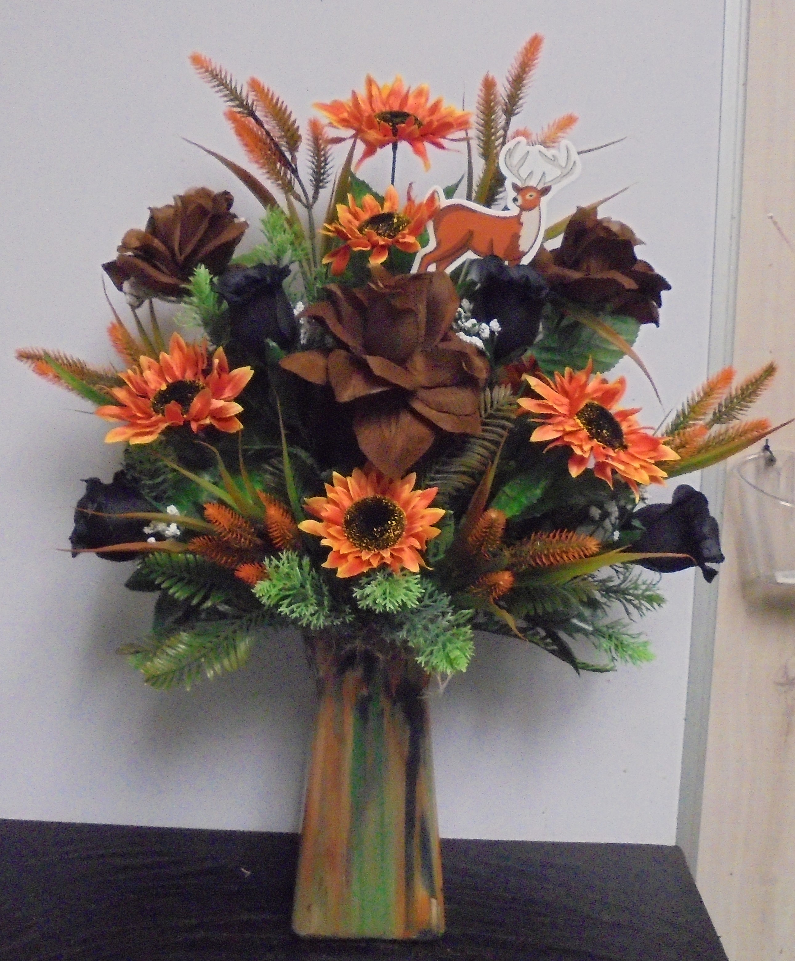 (51A) "Silk" Camo Arrangement
$65.00