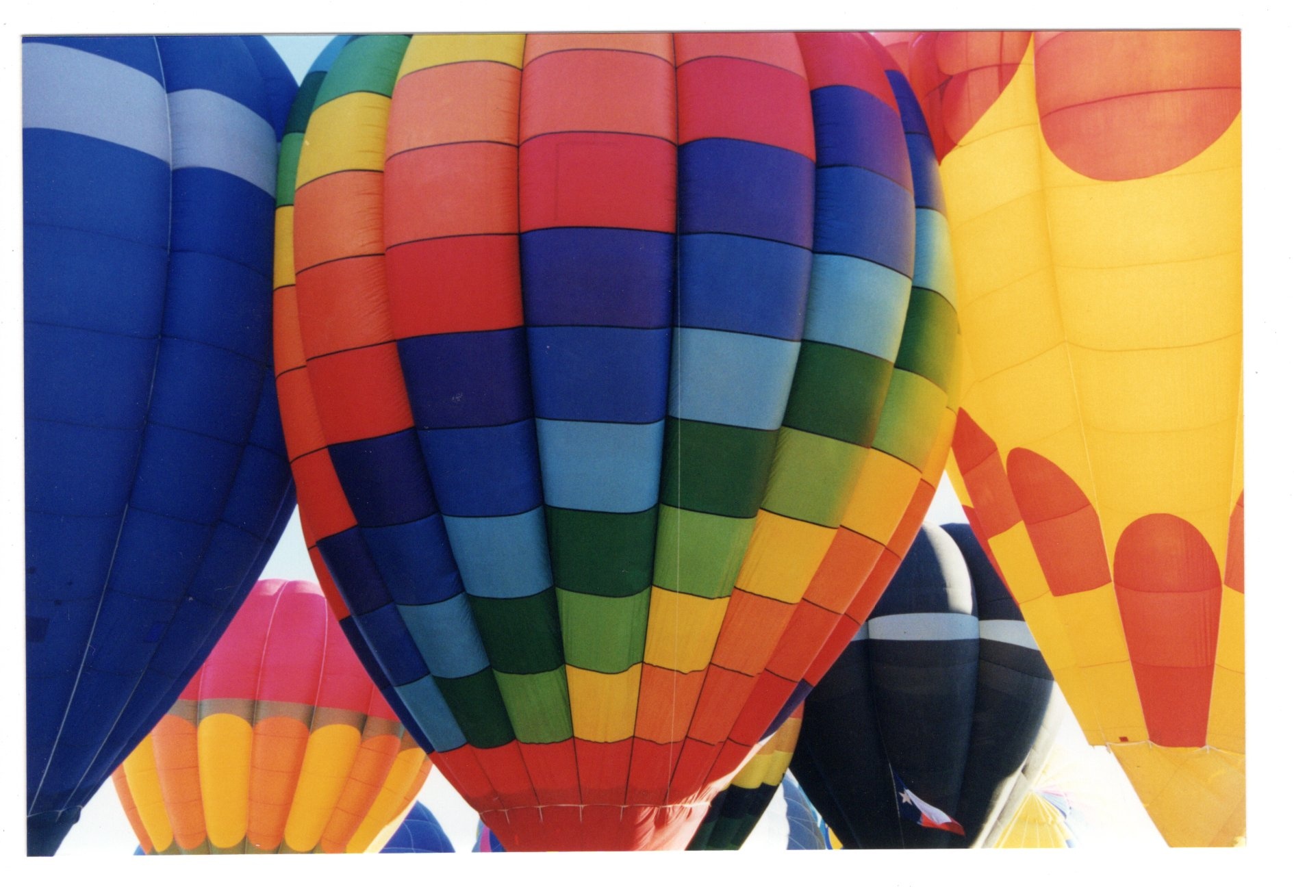 https://0201.nccdn.net/4_2/000/000/00d/f43/hot-air-balloons--12--1890x1296.jpg
