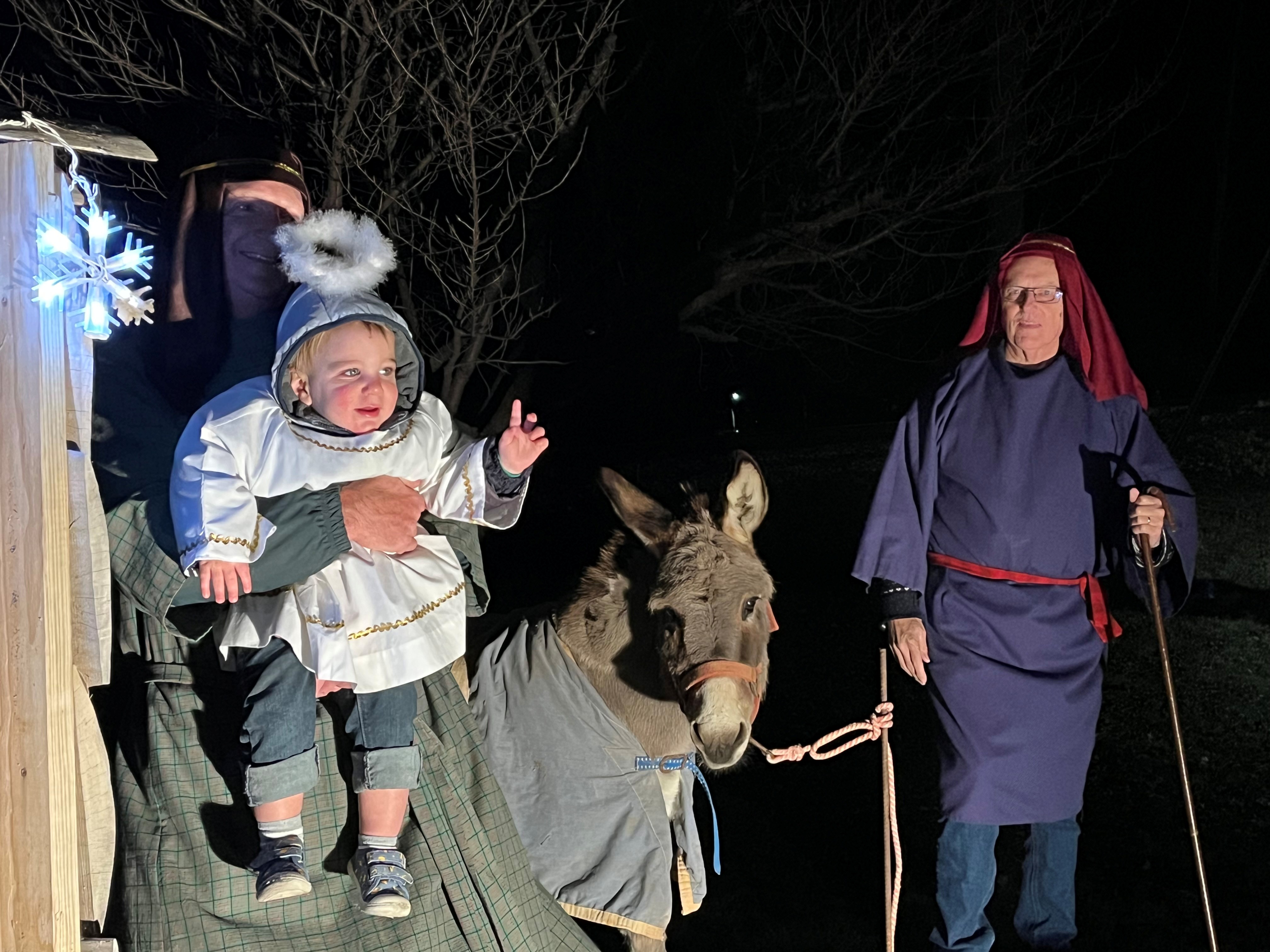 https://0201.nccdn.net/4_2/000/000/00d/f43/nativity-5.jpg