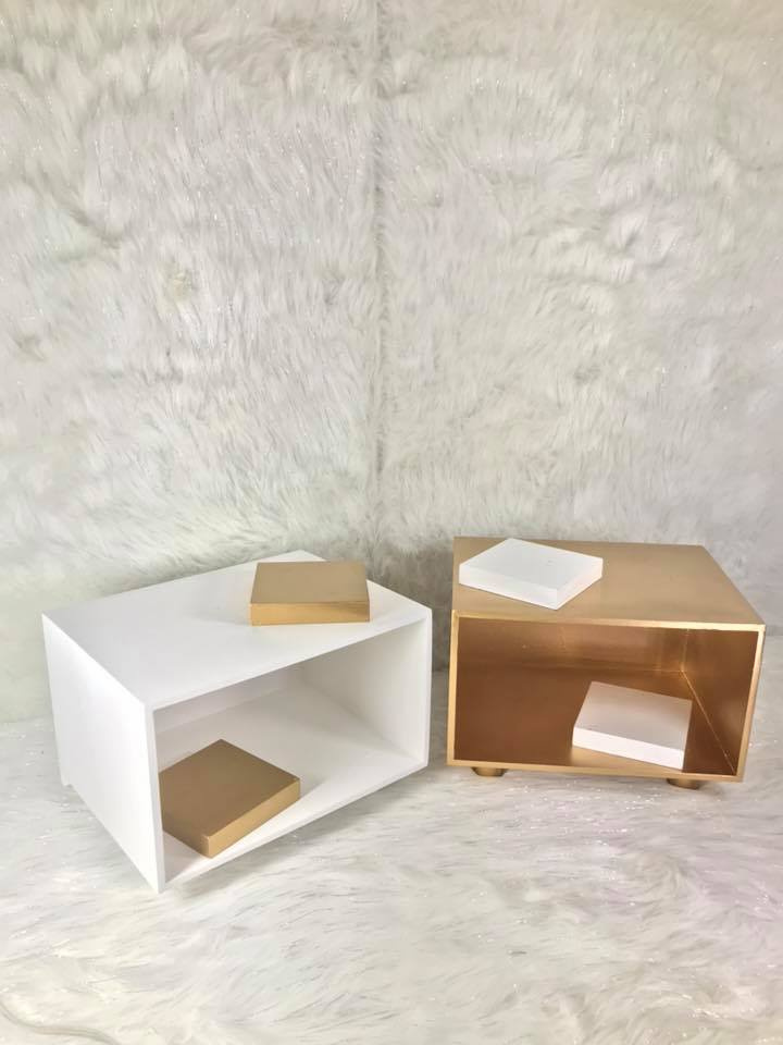 Bases tipo Tv para la mesa de Dulces 24 cm Altura  40 cm largo 
$30.000 
Precio Unitario
Bases de Postres Cuadradas  Pequeñas $10.000