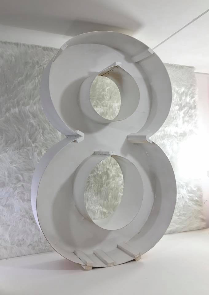 Numero 8 Hueco Para Globos
Medidas: 1.40 Metros
Con Globos $150.000
Sin Globos $60.000