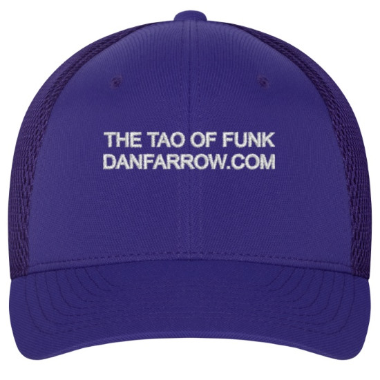 DAN FARROW COLLECTION
FLEXFIT ULTRAFIBER CAP 
WITH AIR MESH SIDES
SIZES S - XL