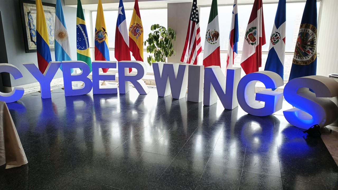 Cada letra en Alquiler
Medidas 80cm de Altura
$35.000
( sin luces )