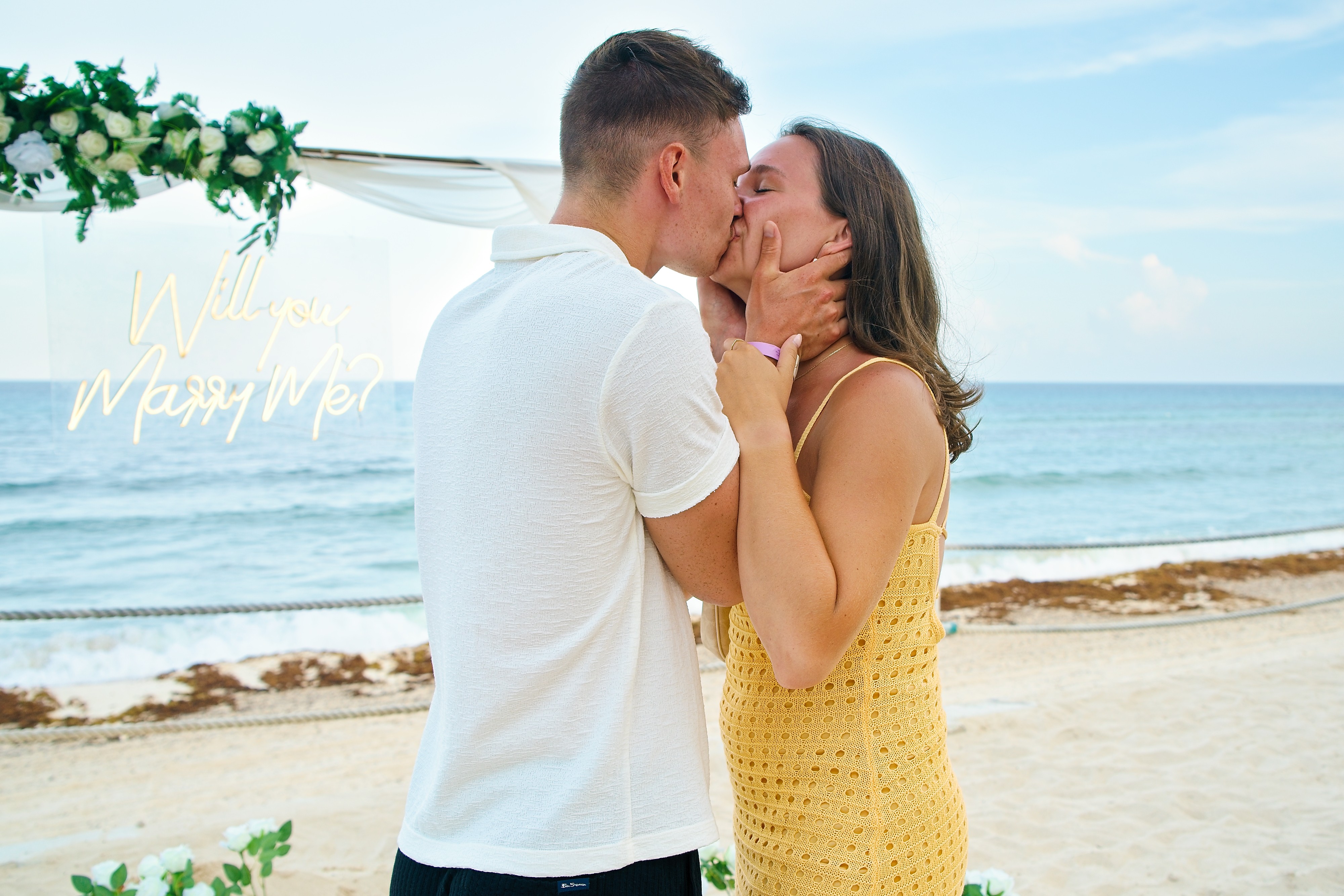 https://0201.nccdn.net/4_2/000/000/00f/745/engagement-moment-captured-%E2%80%93-proposal-photos5.jpg