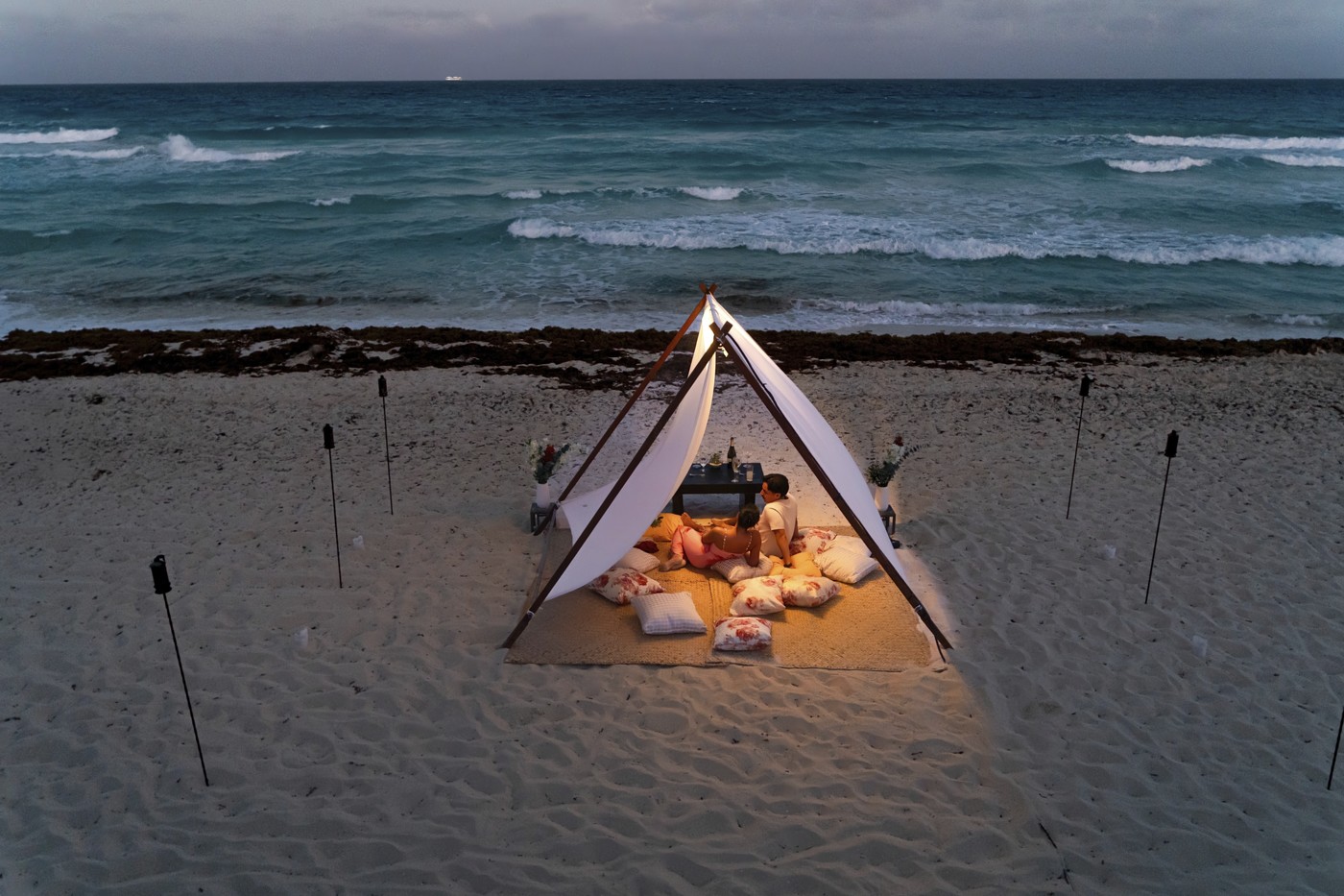 https://0201.nccdn.net/4_2/000/000/00f/745/marriage-proposal-fiesta-americana-condesa-cancun-mexico-lux-art.jpg