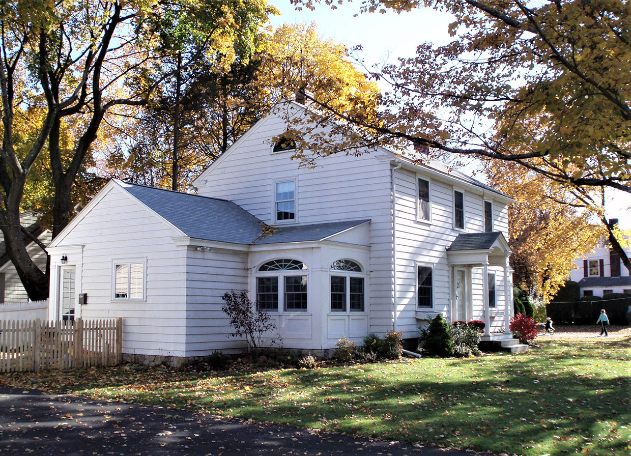 White House With Lawn