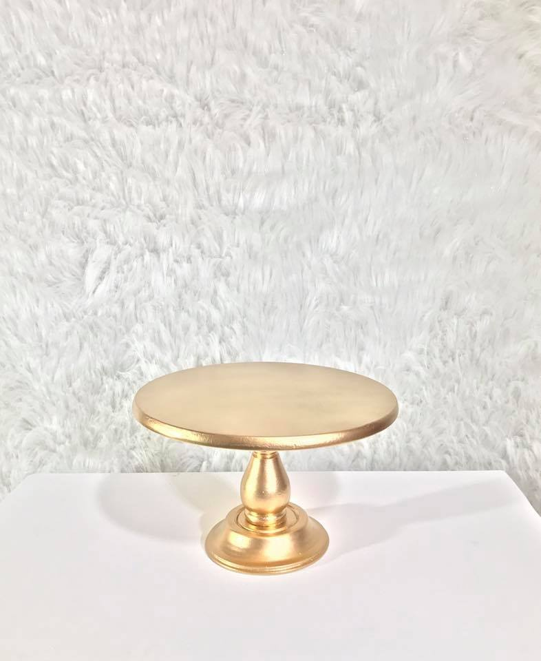 Base Dorada Para Postres
 Color Dorado
30 cm Diámetro 
$ 20.000 