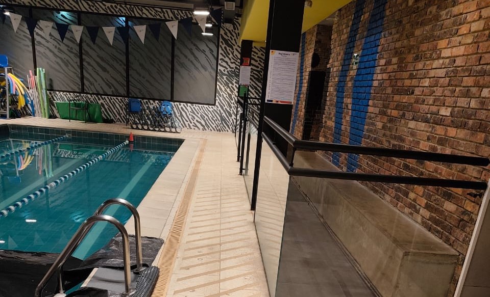 https://0201.nccdn.net/4_2/000/000/010/19b/piscina-bloc-bosa2.jpeg
