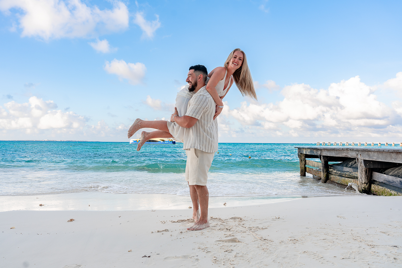 https://0201.nccdn.net/4_2/000/000/010/19b/romantic-proposal-in-cancun-riu-cancun-allinclusive142.jpg.jpg