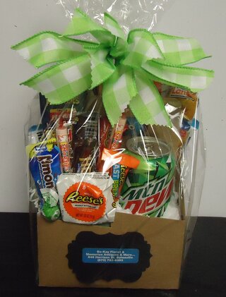 (21)  "Mtn Dew' Drink Box
W/ Candy
$35.00