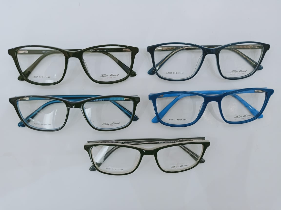 Modelo: A2091
Colores: Azul, Negro, Negro con azul