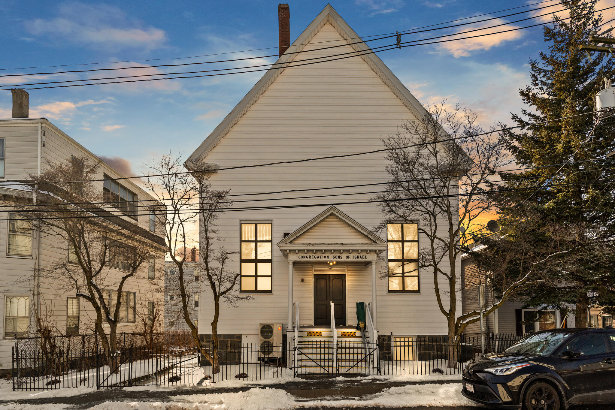 https://0201.nccdn.net/4_2/000/000/017/e75/0-park-st-peabody-ma-01960-usa-010-019-02-exterior-front2-mls_si.jpg