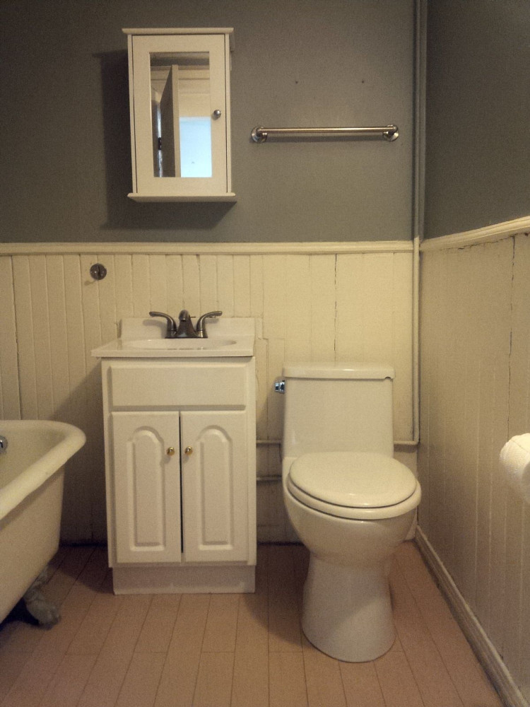 138 Charlotte #3 Bathroom