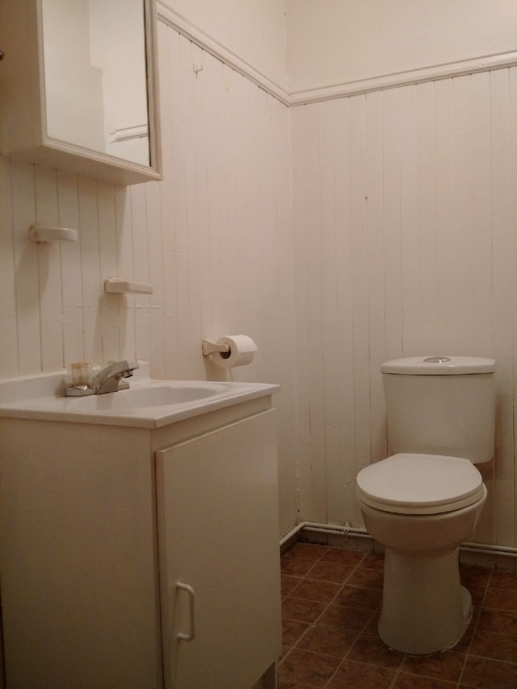 38 Cranston #5 Bathroom