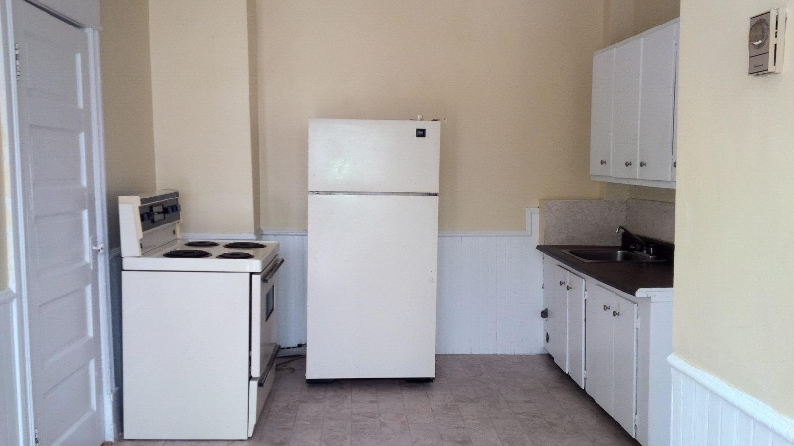 123 City Line #8 Kitchen