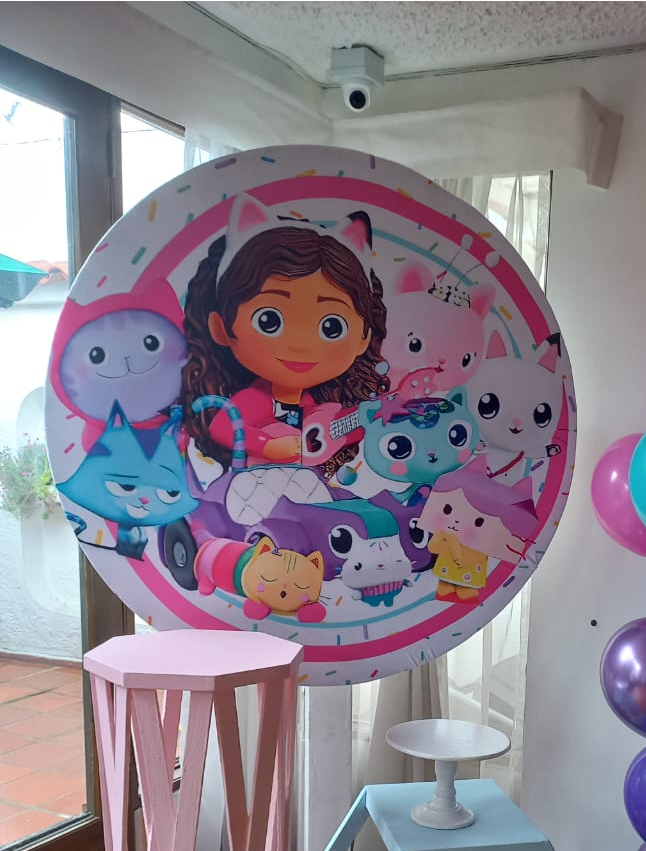 Circulo Efecto 3D Tematico
1.30m diametro x 2.20cm Altura
$80.000